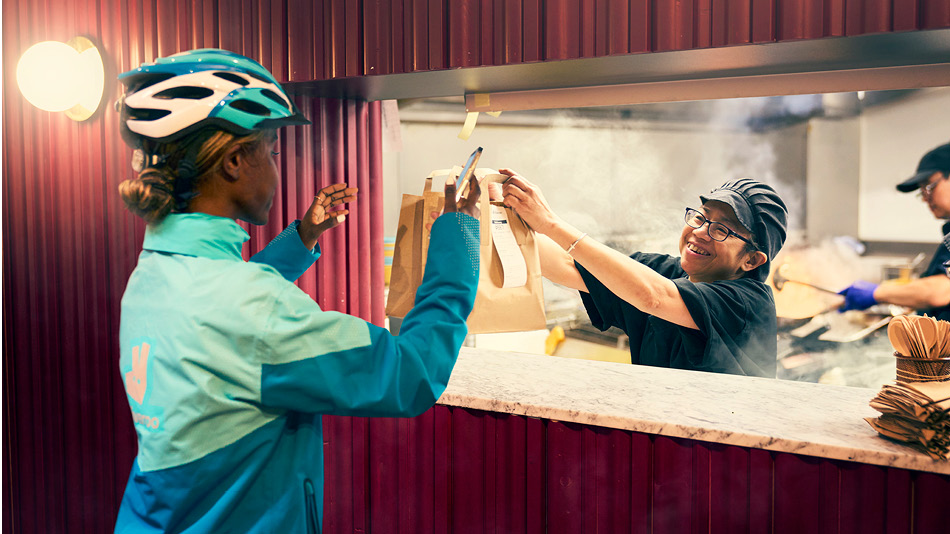 Deliveroo-AR21-Content-950x534-5.jpg