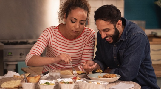 540x300_couple-eating.jpg
